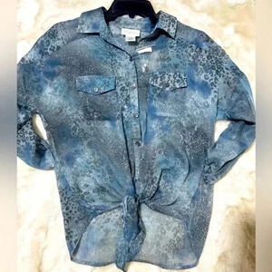 Shyanne blue/grey sheer pocket button down tie down women’s top size small NWT